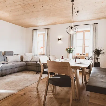 Weingartenrefugium Rosenberg 木屋 *