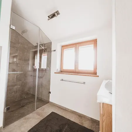 Weingartenrefugium Rosenberg 木屋 *