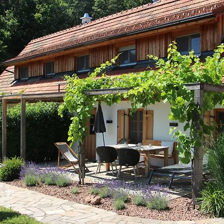 Weingartenrefugium Rosenberg 木屋 *